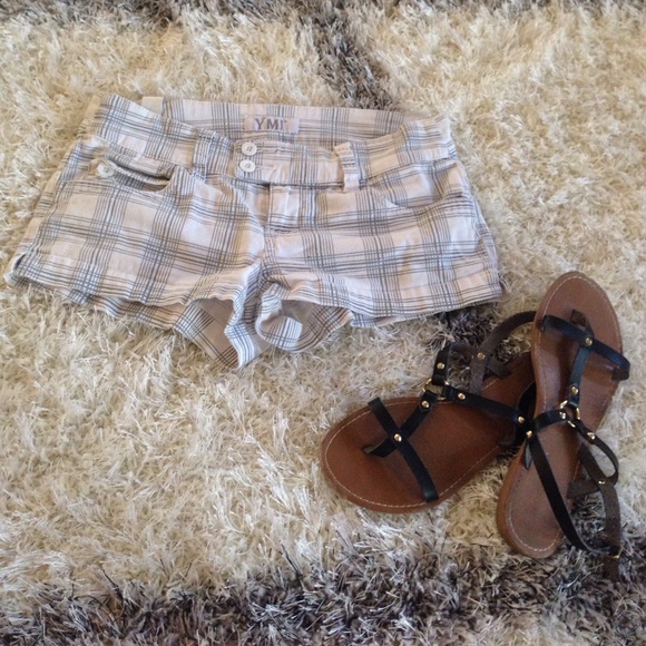 - 🔥🔥 SALE Gently used🌞Woman's summer Short shorts - Picture 2 of 3